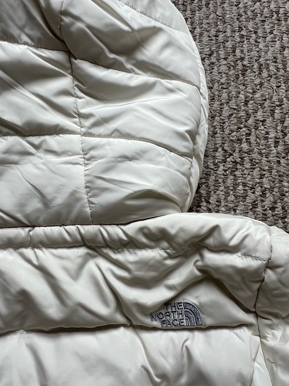 The North Face Women's Cream Quilted Hooded Puffer Jacket - Picture 3 of 10